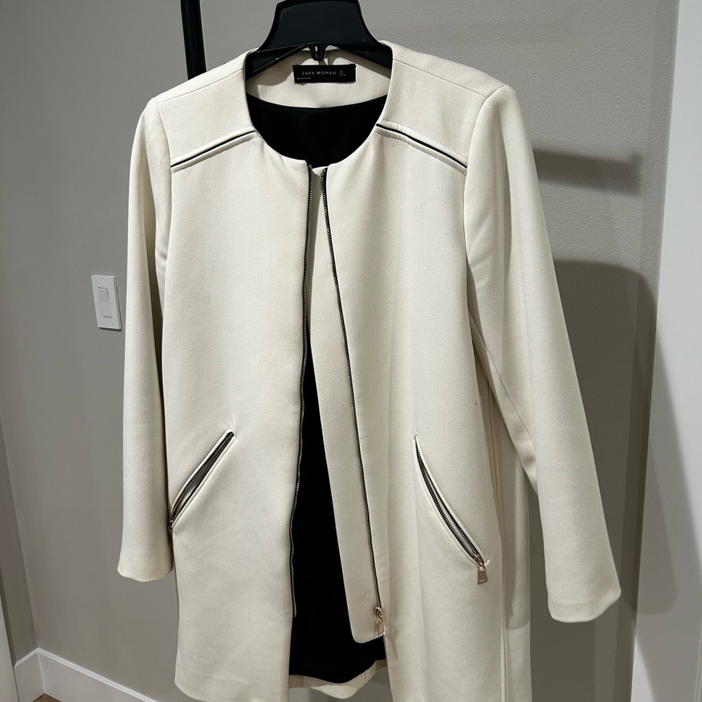 Zara Cream and Black Blazer Modern Minimalist Design